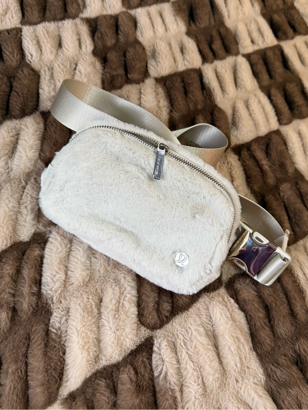 Lululemon Everywhere Belt Bag